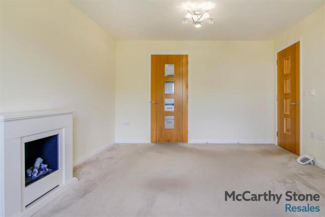 8699131-interior13.jpg