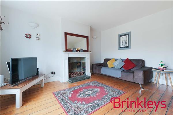 Pitt Crescent, London, SW19 photo 4