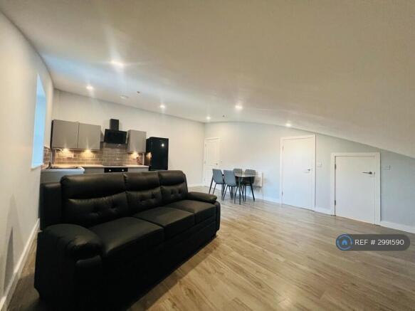 1 bed Flat to rent Image 3