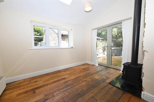 5 bed Detached for sale Image 7