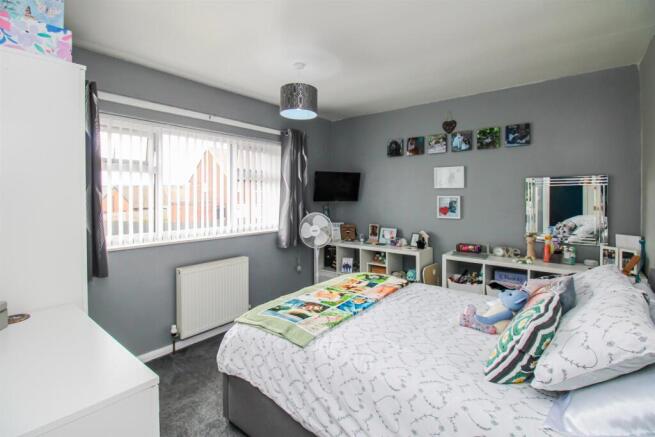 4 bed Semi-Detached for sale Image 9