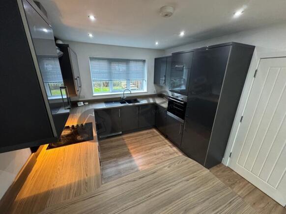3 bed Town House to rent Image 8