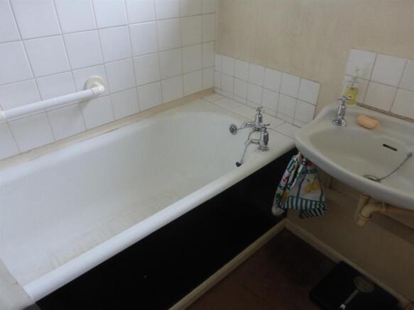 Family Bathroom 