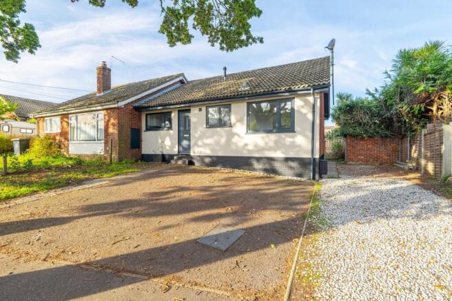 2-bed semi-detached on Oak Road, Gorleston, £200,000