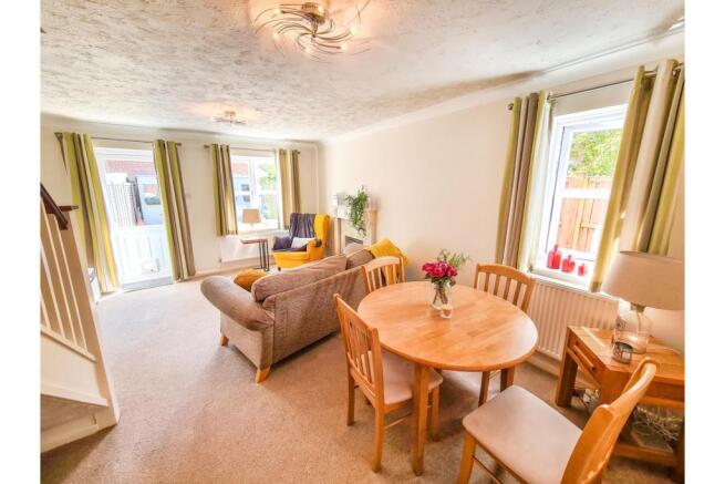 Lounge/Dining Room