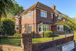1b Corner House, Alinora Drive, Goring, Worthing BN12 4LS
