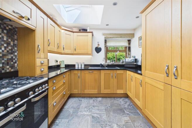 3 bed Semi-Detached for sale Image 9
