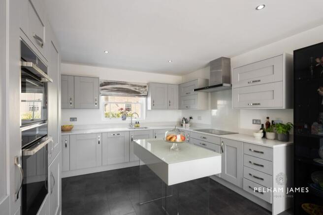 Kitchen/Dining Room - Park House, Hereward Place, Stamford