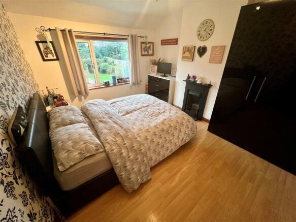 SR120 Bed3.jpg