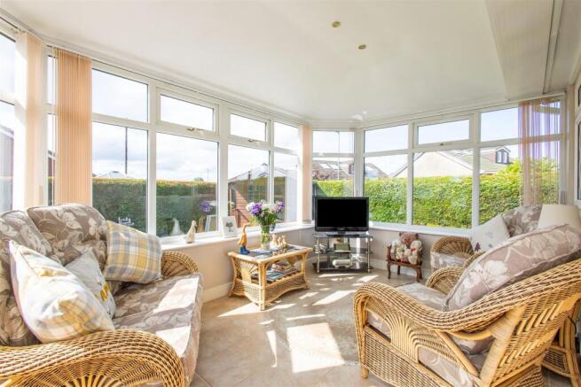 4 bed Detached Bungalow for sale Image 9