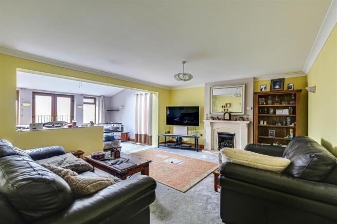3 Living Room.jpg