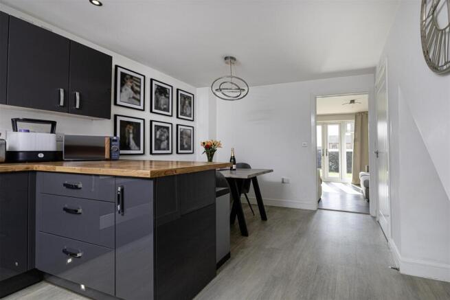 3 bed Semi-Detached for sale Image 5