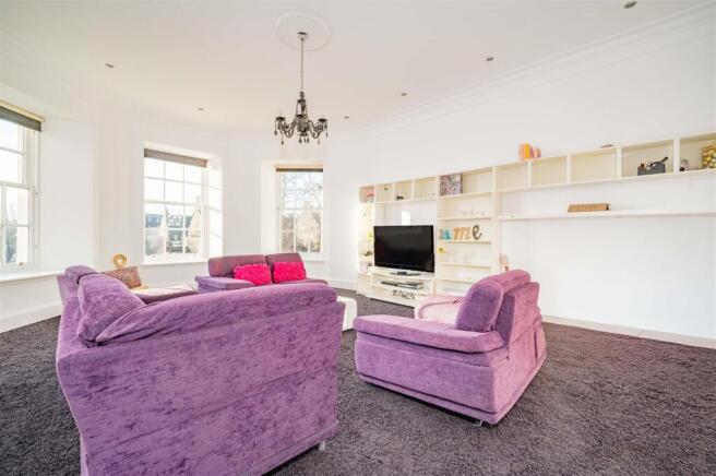 11 McVicars Lane Dundee-15.JPG