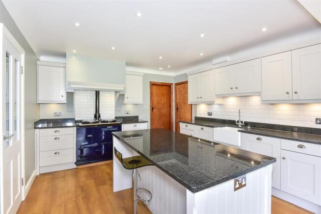 kitchen 2.jpg