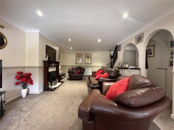 4 bed Semi-Detached to rent Image 6