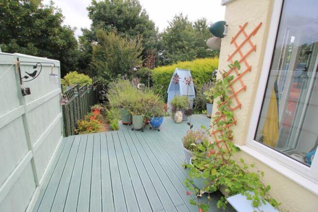 rear decking to garden