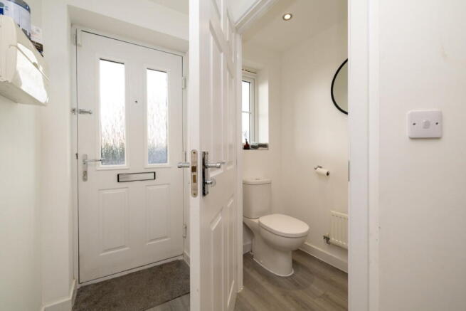 Lancaster Way, Whitnash, Leamington Spa, CV31 2BF photo 2