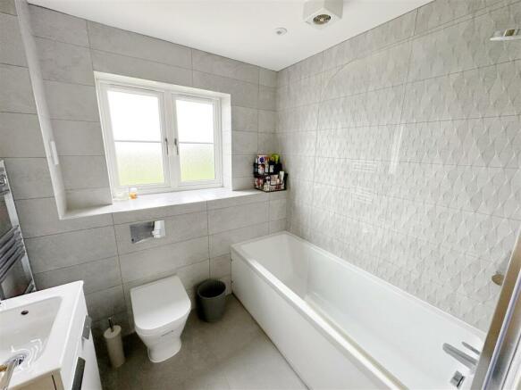 Bathroom.JPG