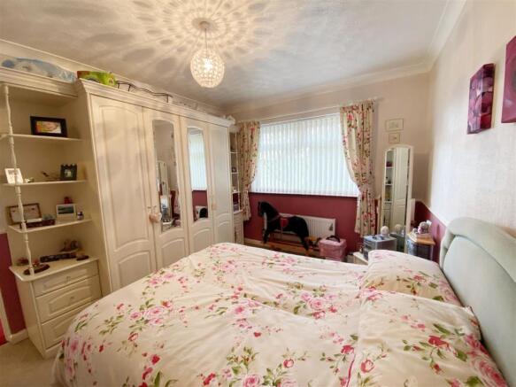Bed2 pic2.jpg