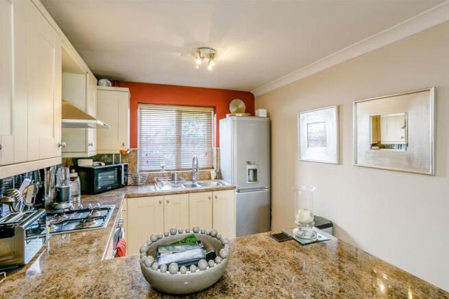 Kitchen/ Dining Room
