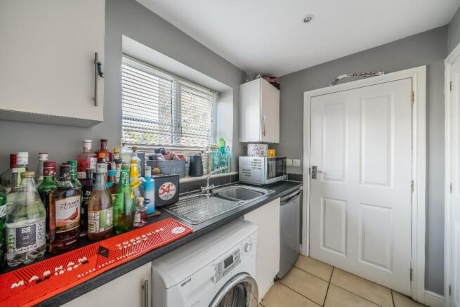 6 bed Detached for sale Image 9