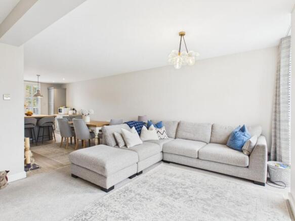 4 bed Town House for sale Image 5
