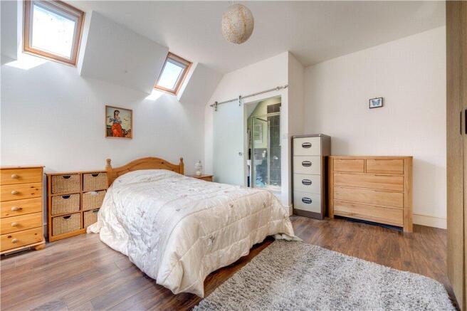 3 bed Semi-Detached for sale Image 6