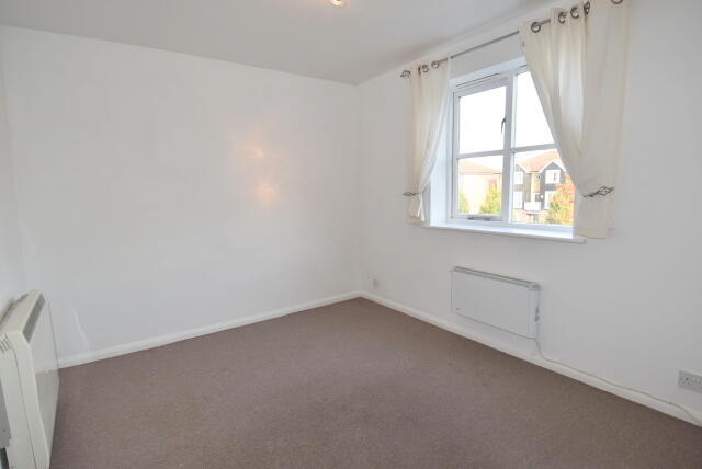 bedroom 1.JPG