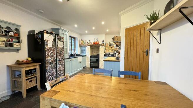 lounge kitchen.jpg