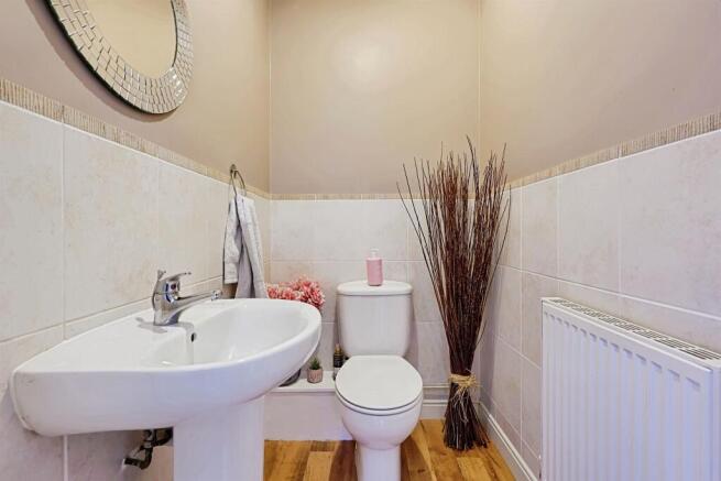 4 bed Semi-Detached for sale Image 10