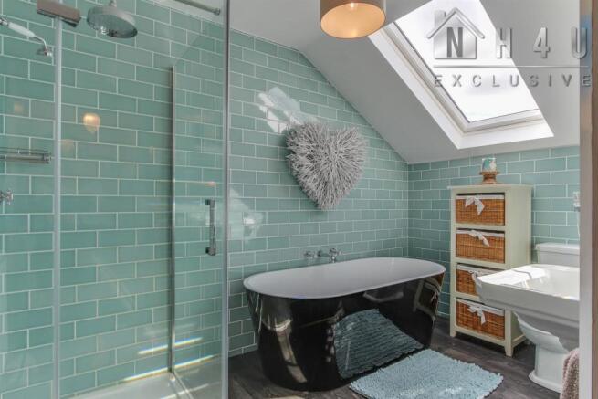 FAMILY BATHROOM: