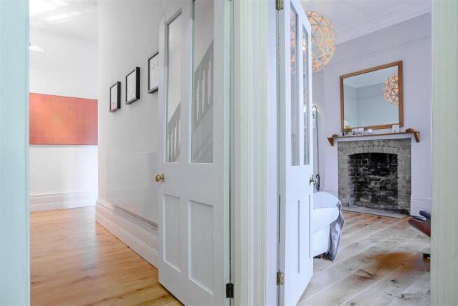 8390710-interior13.jpg