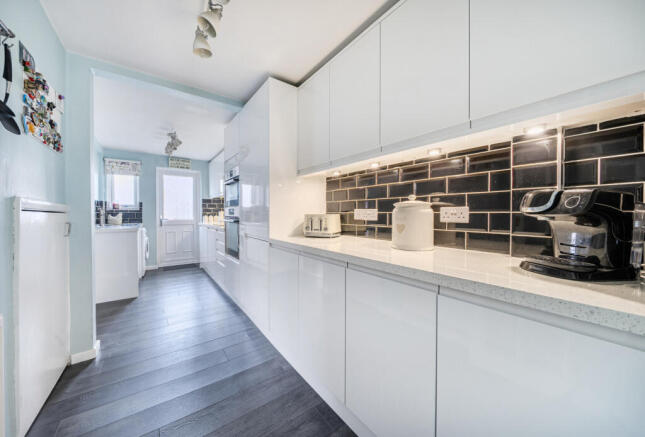 1402810-13-697b52...