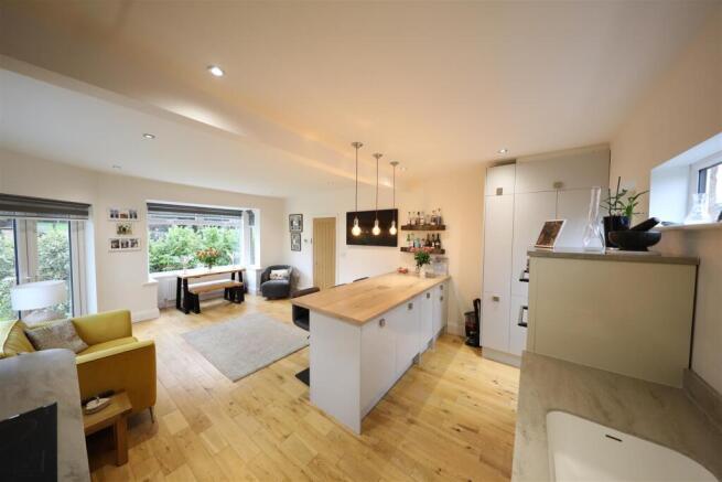 2 bed Detached Bungalow for sale Image 5