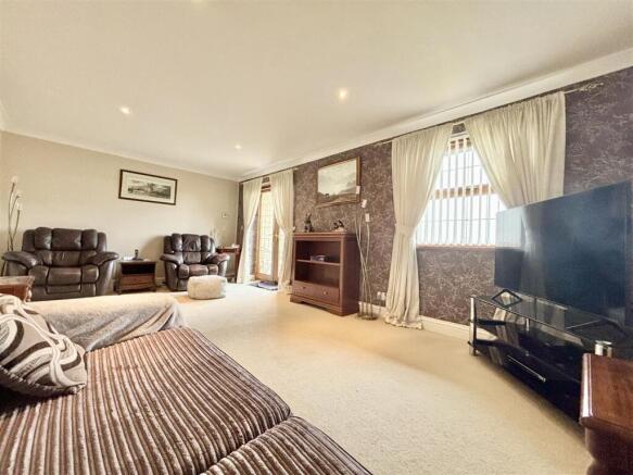 3 bed Semi-Detached for sale Image 7