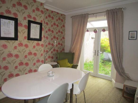 Dining area (2)