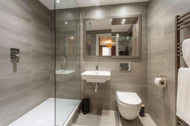 3 bed Apartment to rent Image 10