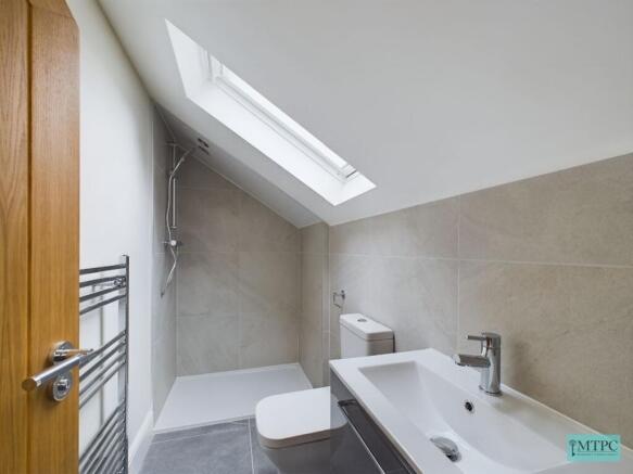 3 bed Terraced to rent Image 6