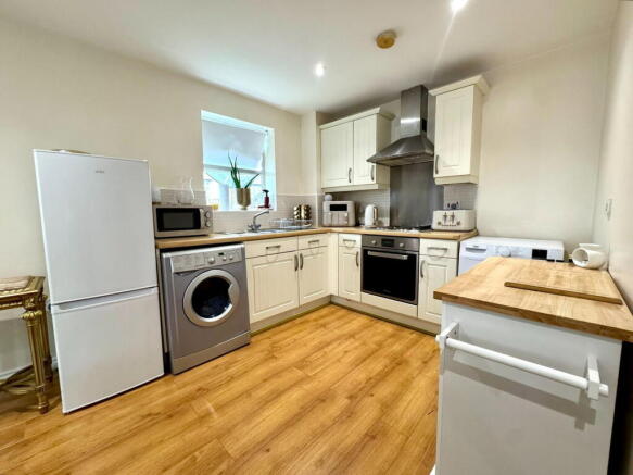 2 bed Apartment for sale Image 6