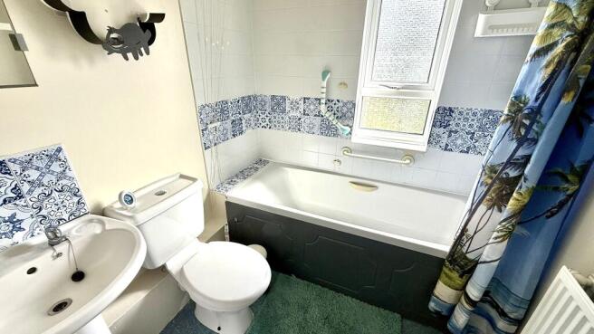 2 bed House to rent Image 4