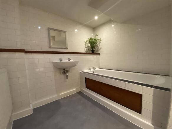 1st Bathroom.jpeg