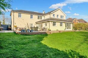 Lyons Den, Furze View, Horsham RH13 0RH