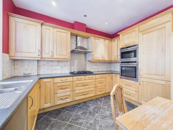 3 bed Apartment for sale Image 8