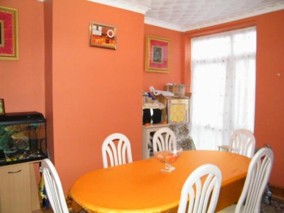Dining Room / Bed 5