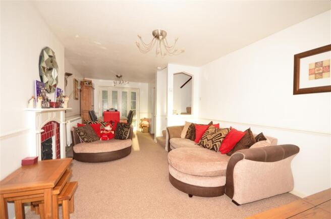 Lounge / Dining Area
