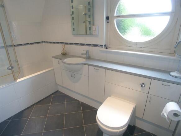 En-Suite Bathroom