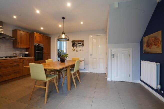 Falcon Way, Hucknall, Nottingham photo 4