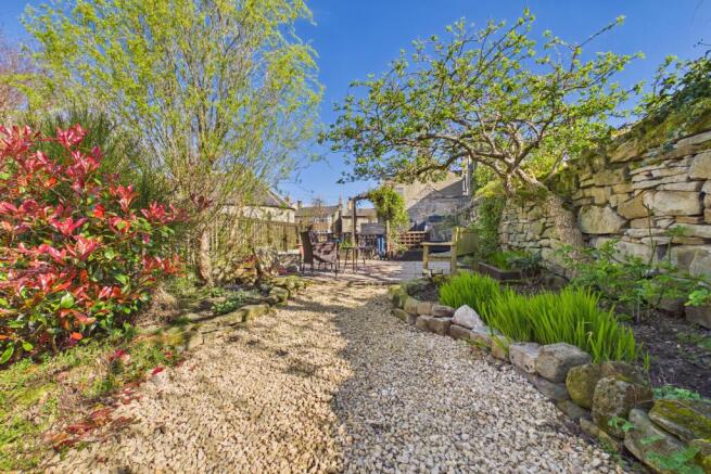 CAM04201G0-PR0164-STILL038