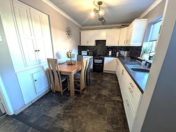 3 bed Semi-Detached for sale Image 7