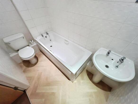 2 bed Apartment to rent Image 9
